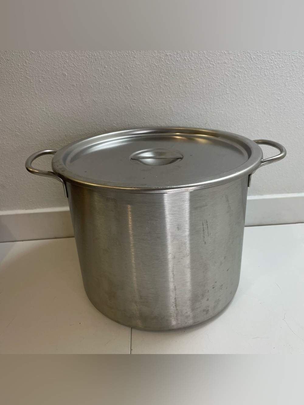 Vollrath Stock Pot Stainless Steel 13.5 Quarts with Lid in Good Condition